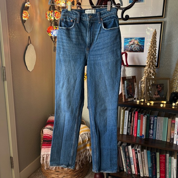 Abercrombie & Fitch 90s Straight Ultra High Rise Jeans - Curve Love-Size 25 - Picture 1 of 8